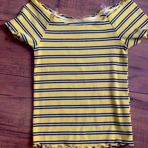 Super cute yellow top.